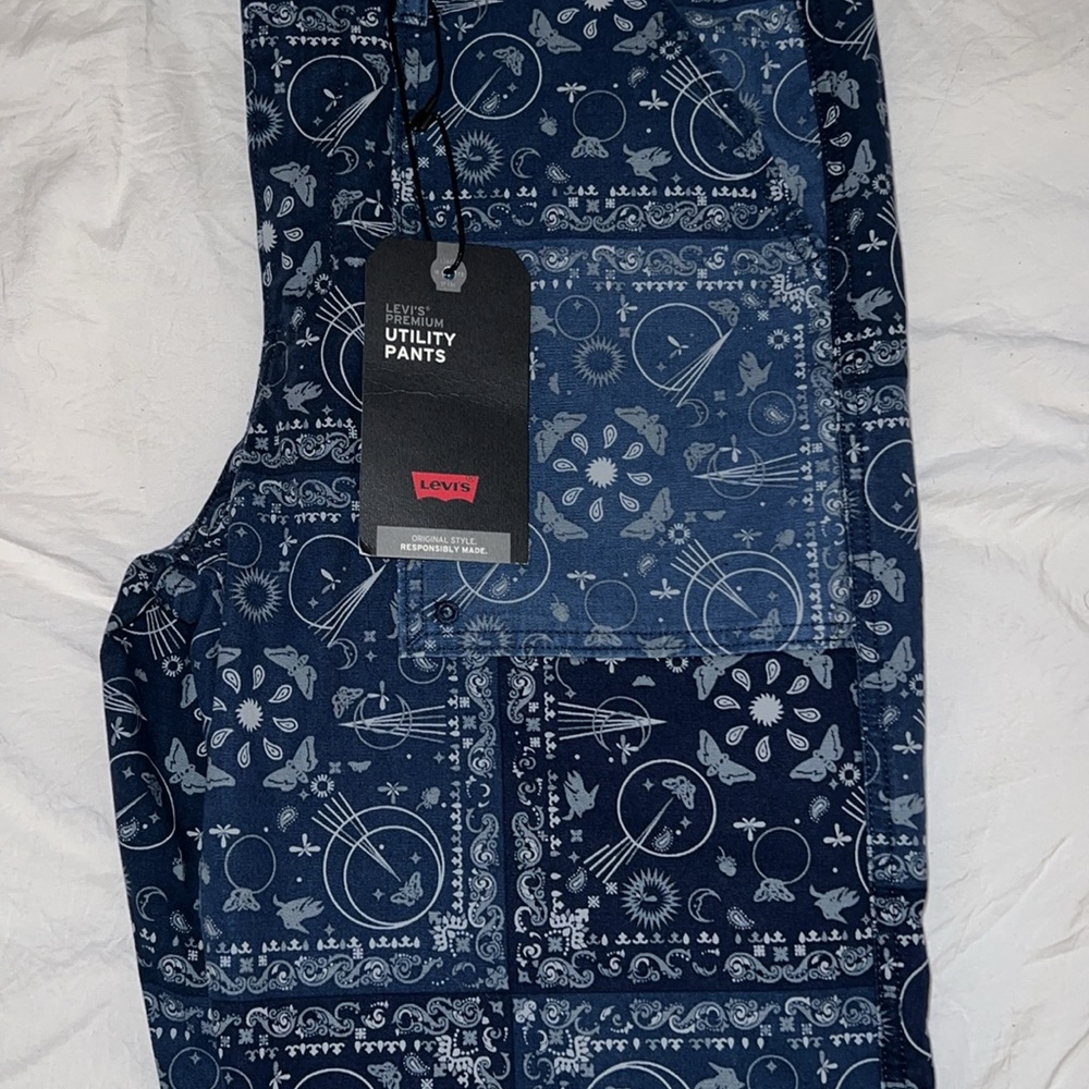 Patterned Levi’s - Picture 2 of 3